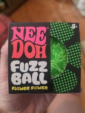✨NEW✨NeeDoh Fuzz Ball - Green